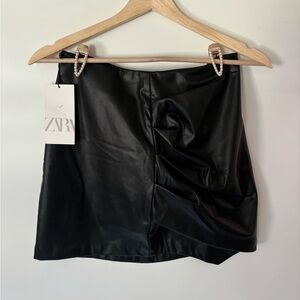 🧚🏼ZARA, LEATHER black mini skirt. SIZE MEDIUM